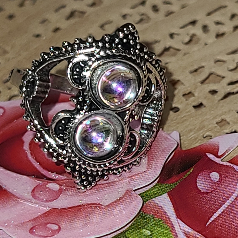 Elegant Silver Women's Ring Size 8.5 USA